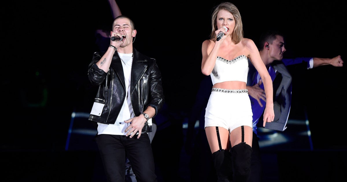 Taylor Swift And Nick Jonas Perform 'Jealous' As They Team Up For