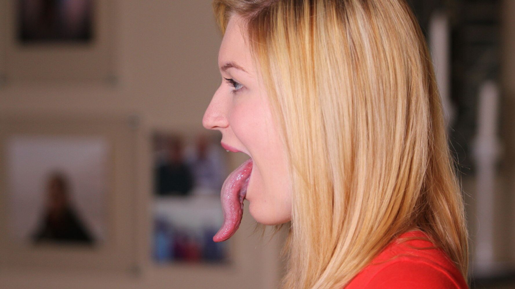 Meet The Woman With The World S Longest Tongue It Measures A Whopping