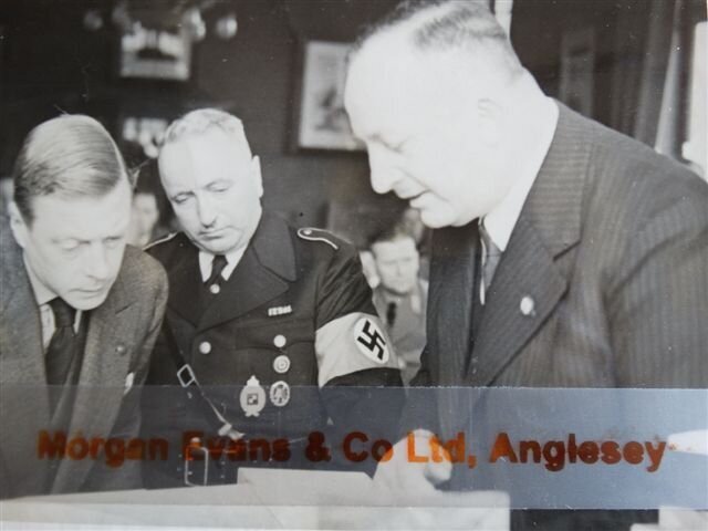 Edward VIII Nazi Salute Pictures Of Duke Of Windsor Giving Heil   5d018a5f210000dc18ea7972 