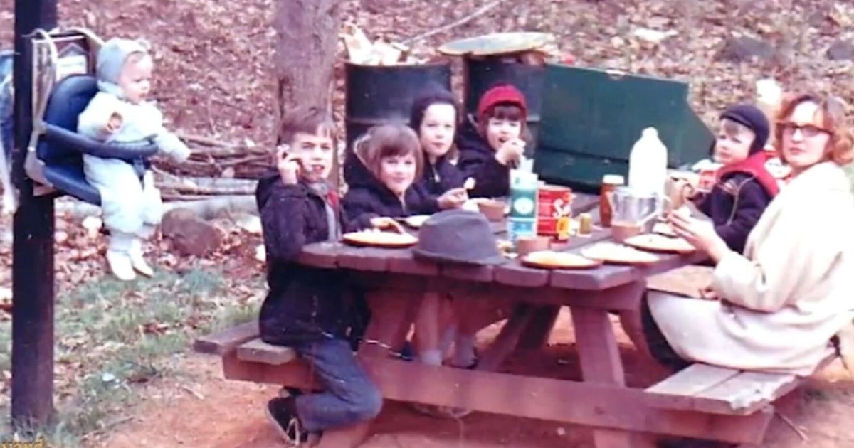 10 Painfully Awkward Family Camping Photos | HuffPost UK