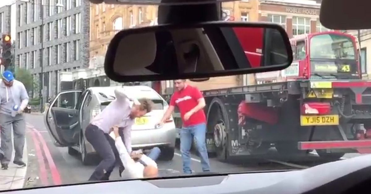 Road Rage Between Uber Drivers And Passenger Over Clipped Wing Mirror