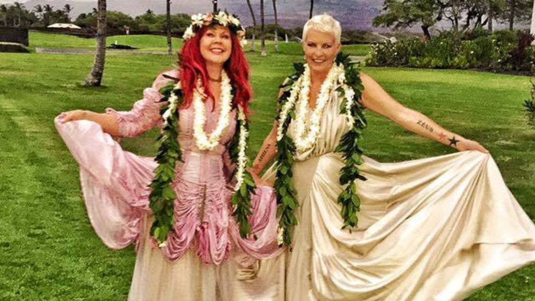 låne Vant til screech The B52s' Kate Pierson And Monica Coleman Get Married In Norma Kamali And  All Saints Dresses | HuffPost UK Style
