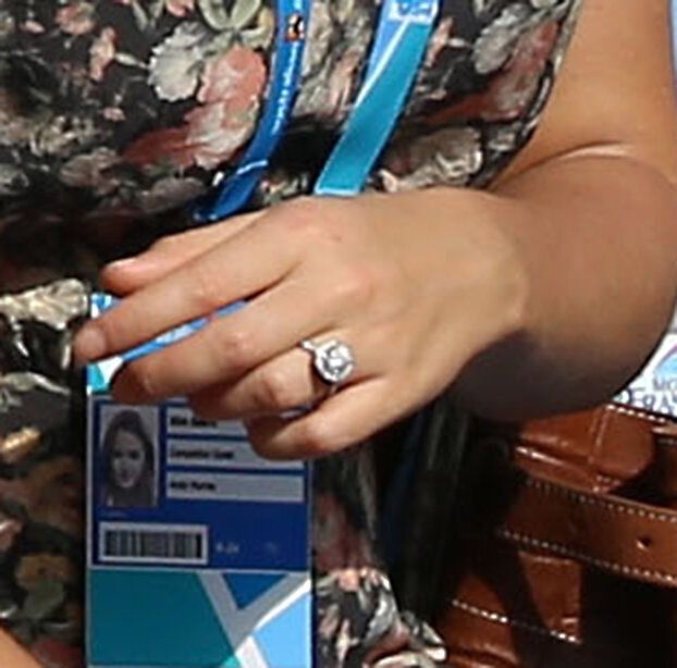 Kim Sears Engagement Ring Is Very Sparkly Huffpost Uk 