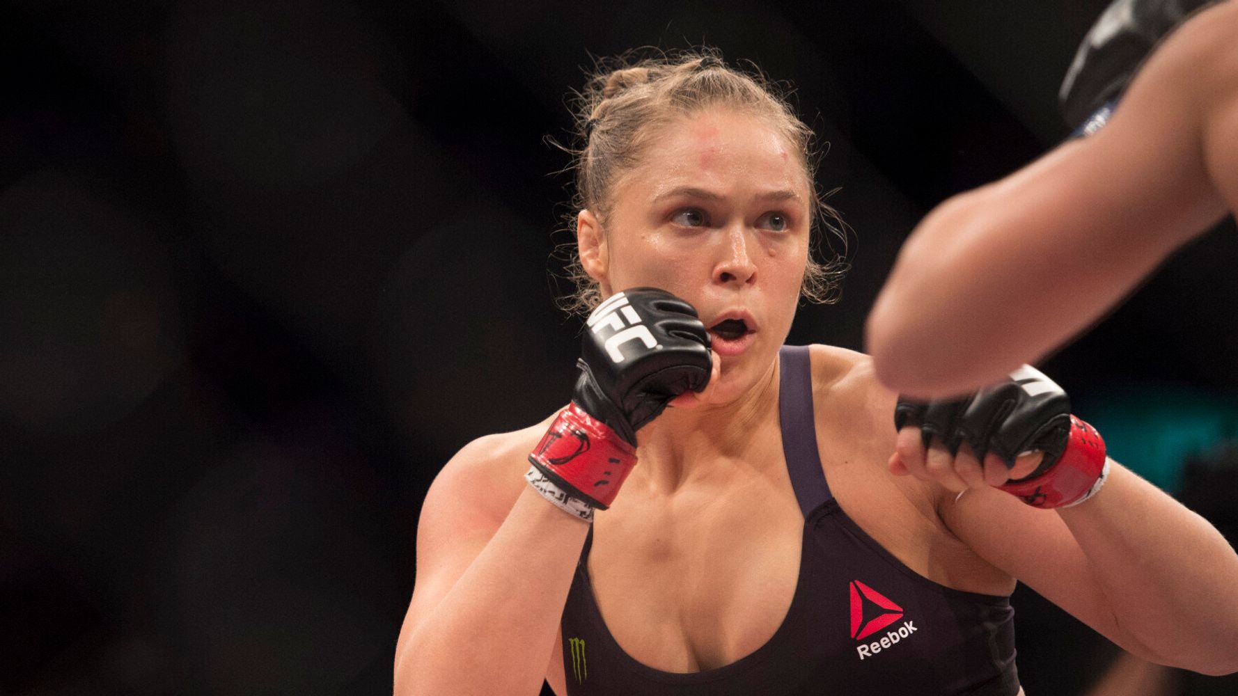 Ronda Rousey Female Ufc Champion Challenges Floyd Mayweather To No 3920