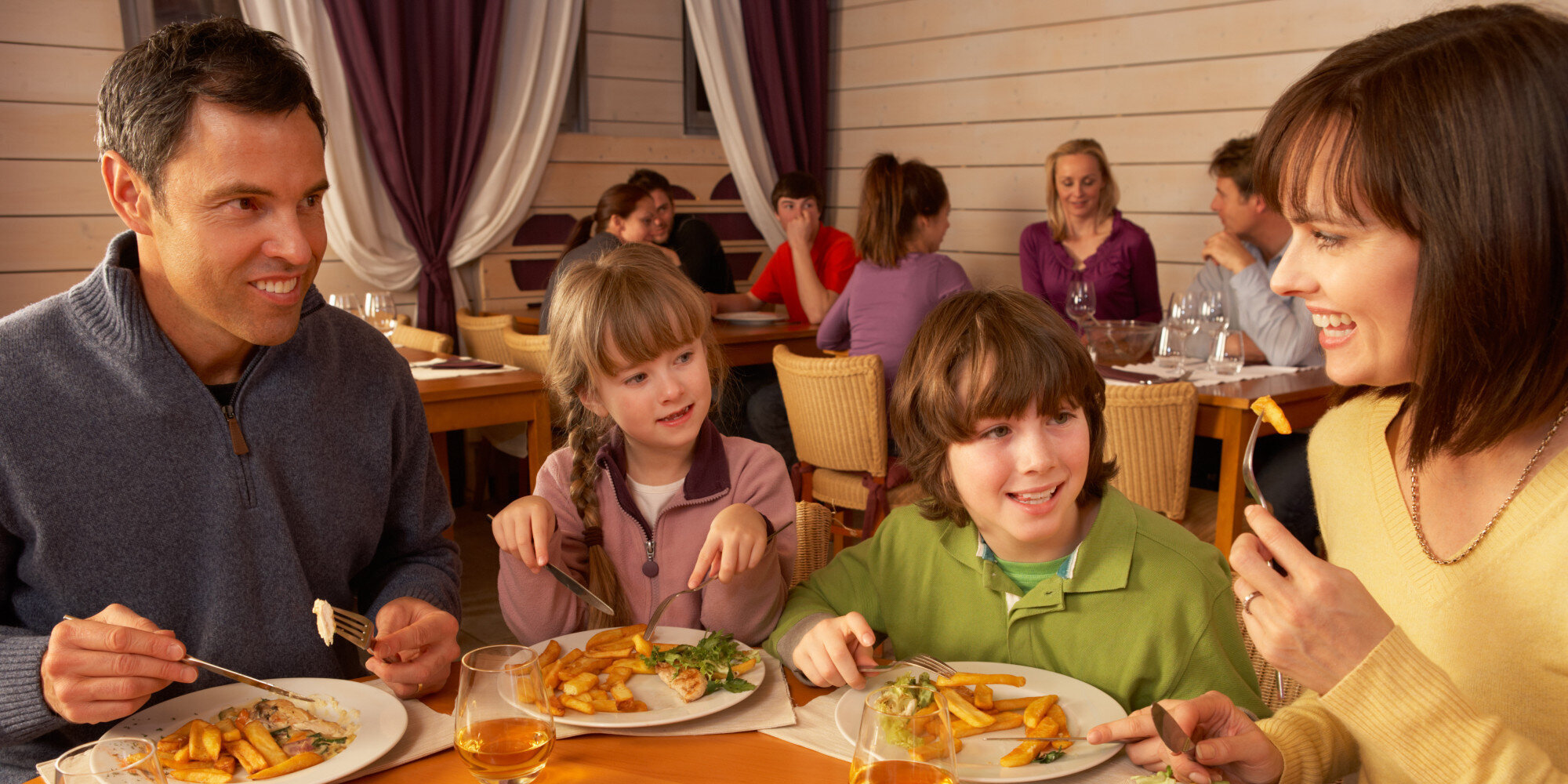 How To Successfully Occupy Children In Restaurants Without Using ...