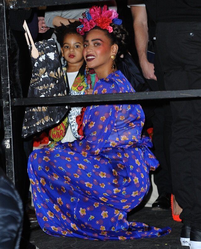 Beyonce, Jay Z, and Blue Ivy spend Halloween night out at Charlie Bird in NYC with a front row view of the NYC Halloween Parade.  Pictured: Beyonce, Blue Ivy Ref: SPL879387 311014  Picture by: Splash News Splash News and Pictures Los Angeles: 310-821-2666 New York: 212-619-2666 London: 870-934-2666 photodesk@splashnews.com 