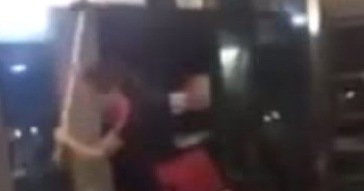 Video Watch As Woman Angry About New Haircut Destroys The Salon With A Sledgehammer Huffpost