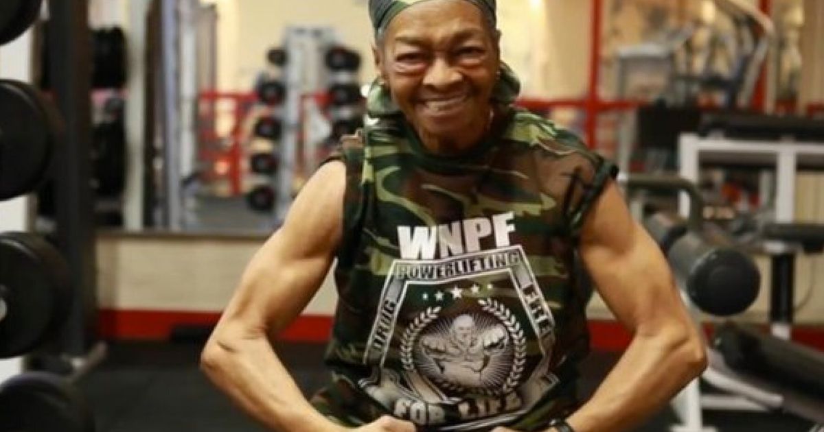 This 77 Year Old Weightlifter Willie Murphy Can Probably Lift More Than Most Men Huffpost Uk