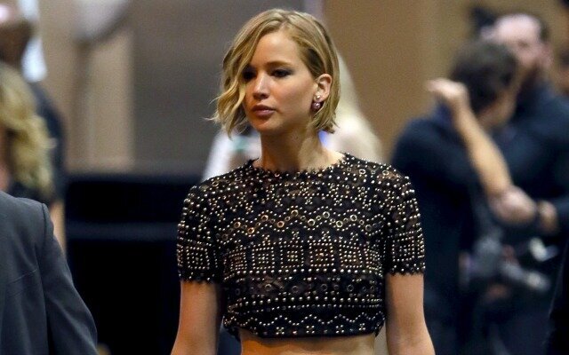 Jennifer Lawrence doesn't buckle after embarrassing wardrobe malfunction in  public - The Mirror US