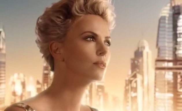 Charlize Theron Glitters In Gold For New J Adore Dior Campaign Huffpost Uk