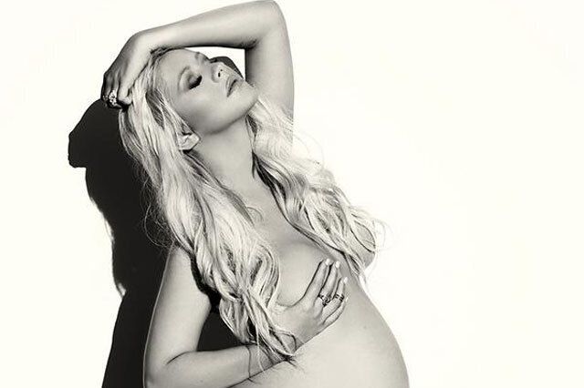 Pregnant Christina Aguilera Poses Naked | HuffPost Life