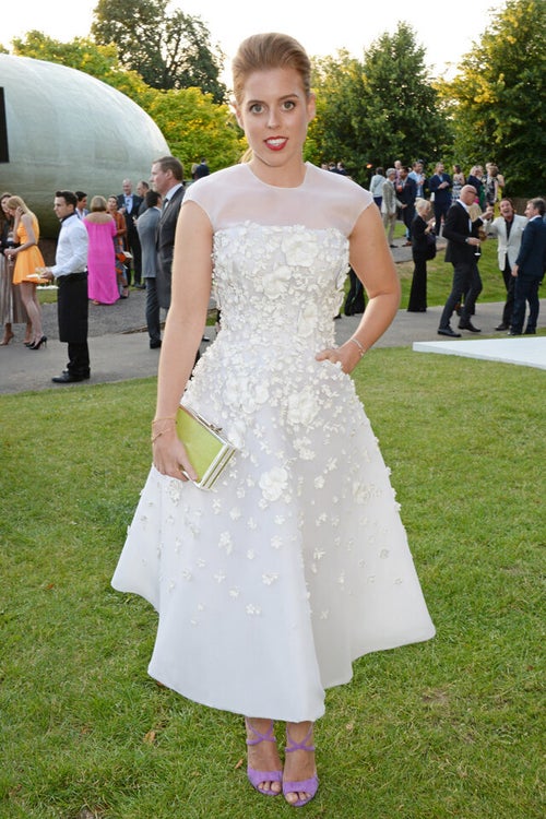 princess beatrice white dress Sweet image of Queen Elizabeth II with Princess Beatrice in her wedding dress goes viral