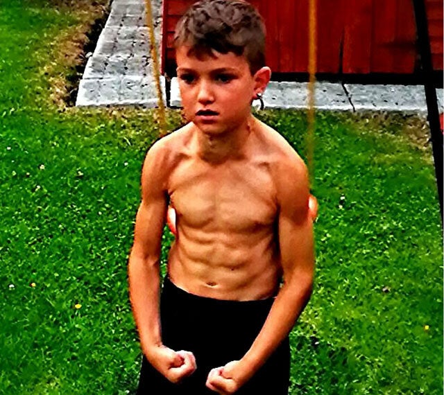 Retocar Contorno acento Boy, 8, With Abs And A Six-Pack! | HuffPost UK Parents