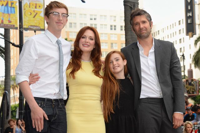 Actress Julianne Moore (2L) is joined by her family, (L-R) son Cal Freundlich, daughter Liv Freundlich and husband Bart Freundlich