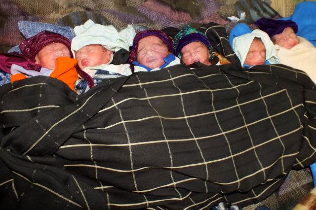KHYBER PAKHTUNKHWA, PAKISTAN - JANUARY 24: A Pakistani woman gives birth to six children, including four girls and two boy, at a local hospital on January 24, 2014 in Hangu district of Khyber Pakhtunkhwa, Pakistan. (Photo by Hamdanullah/Anadolu Agency/Getty Images)