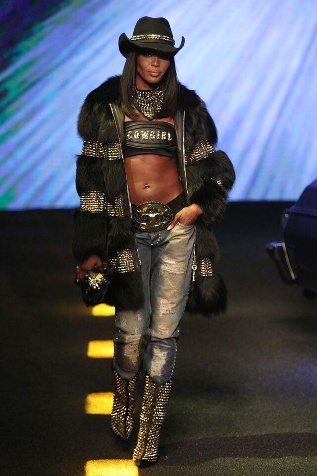 Naomi Campbell Walks The Catwalk At Philipp Plein's Show Leather Bra And Cowboy | HuffPost Style