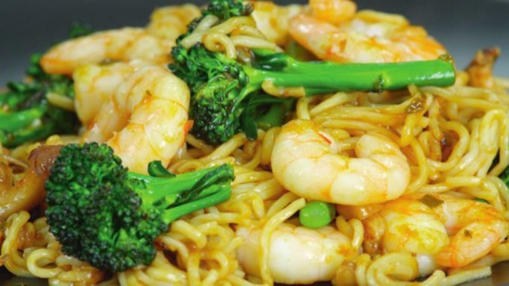 Watch This Cooking Show And Try Your Own Tasty Prawn Lo Mein Noodle