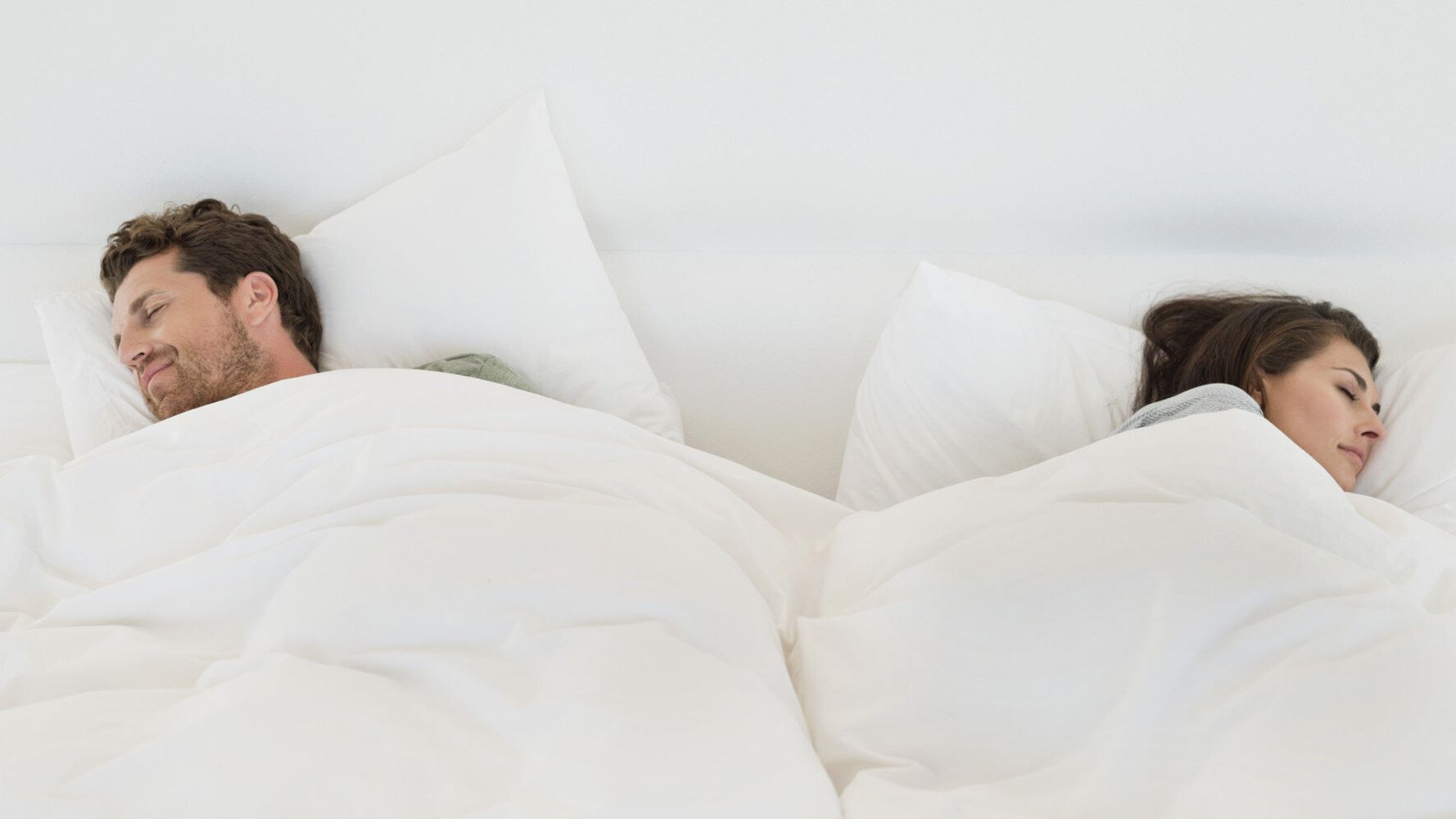 Do You Sleep Back-To-Back With Your Partner? Here's What It Says About Your  Relationship