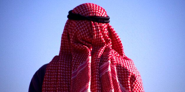 Arab man, seen from the back, with veil