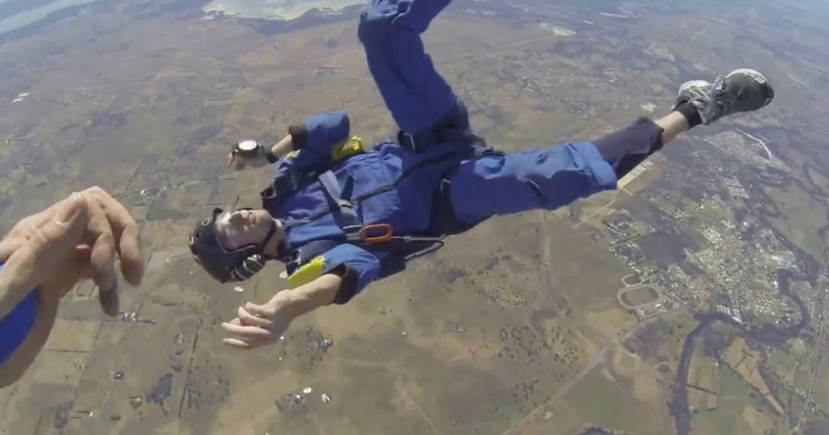 Skydiver Has Seizure In Mid Air During Parachute Jump Huffpost Uk Tech