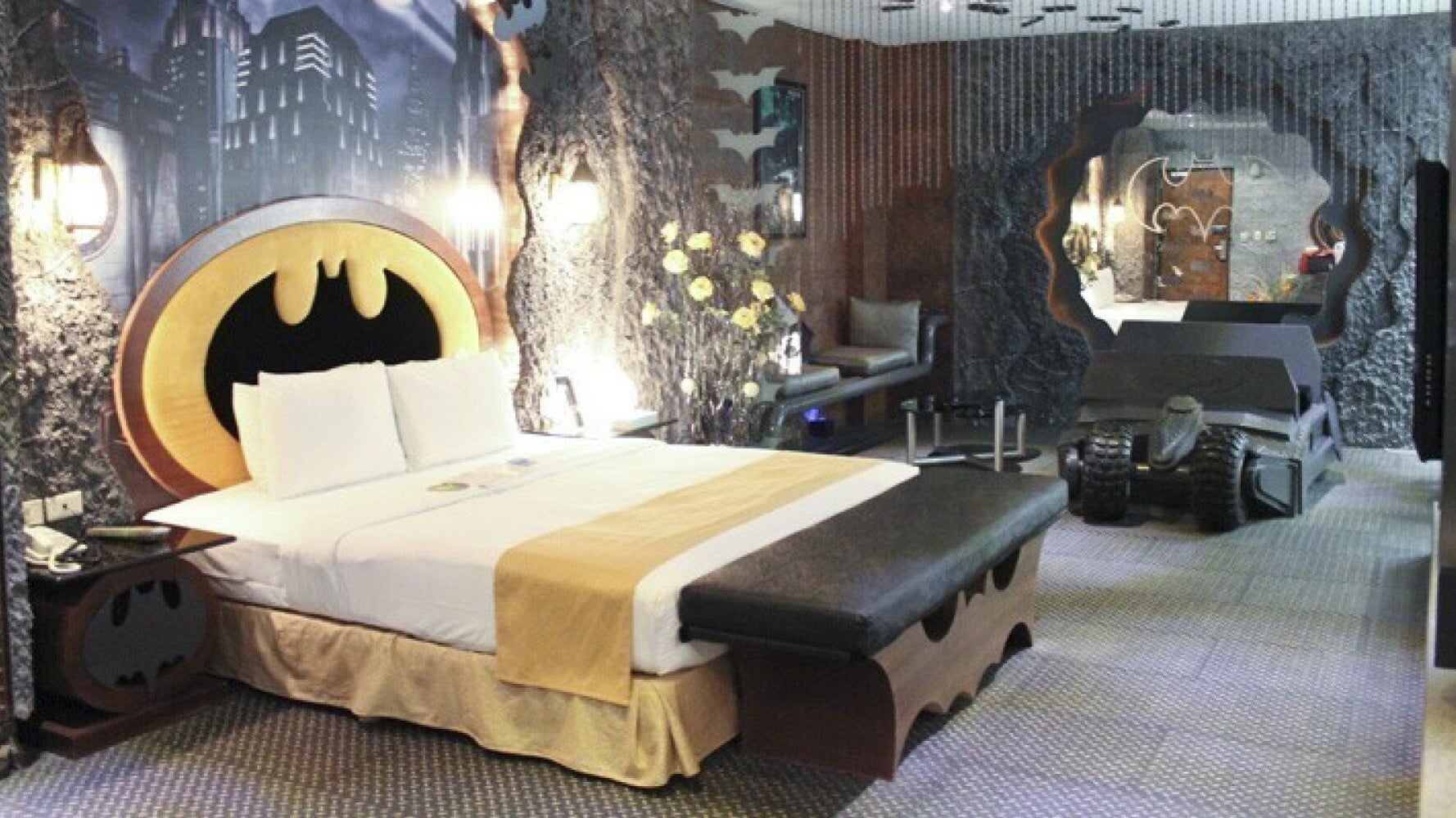 Eden Motel's Batcave Suite Is The Batman Themed Hotel Room We've Always ...