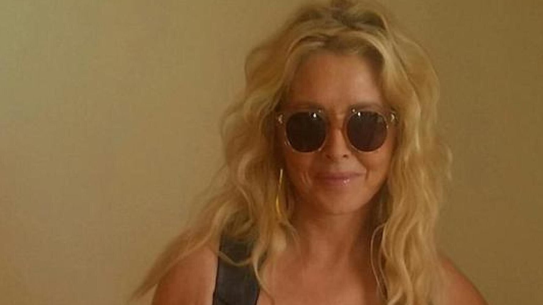 Carol Vorderman Is Unrecognisable In Retro Sunglasses And Denim Dress