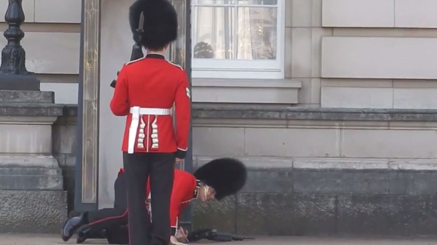 Buckingham Palace Guard Falls Over During Changing Of The Guard
