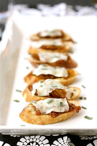 Crostini With Balsamic Caramelized Onions, Melted Cheese & Sage 