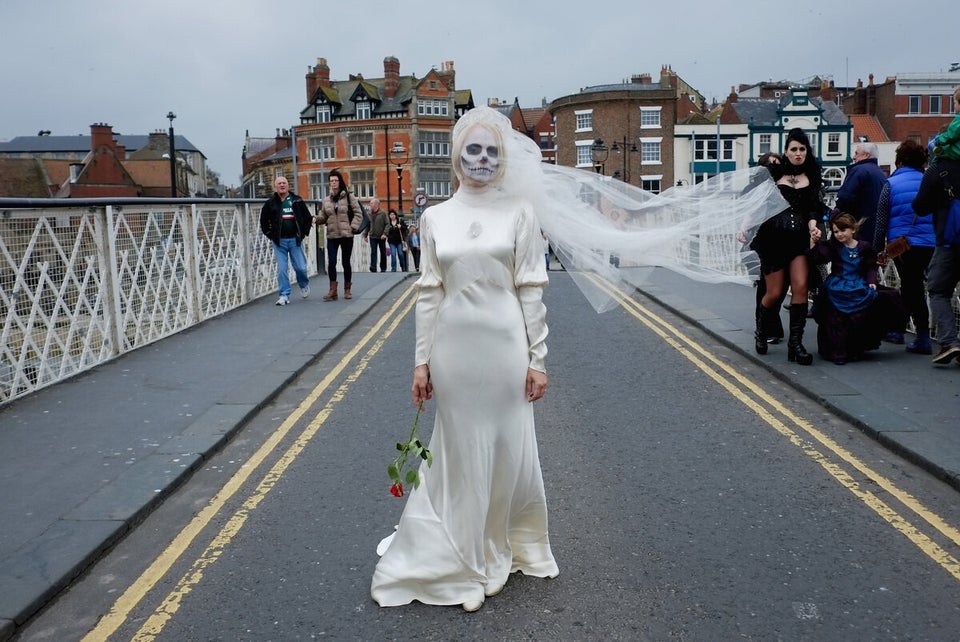 37 Pictures Of Goths Looking Awesome In Whitby Huffpost Uk News 