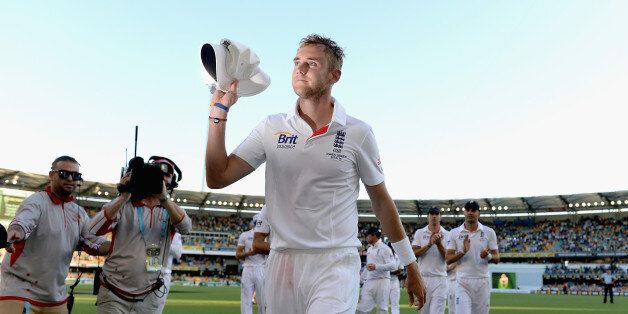 BRISBANE, AUSTRALIA - NOVEMBER 21: Stuart Broad of England salutes the crowd as he leaves the field after day one of the First Ashes Test match between Australia and England at The Gabba on November 21, 2013 in Brisbane, Australia. (Photo by Gareth Copley/Getty Images)