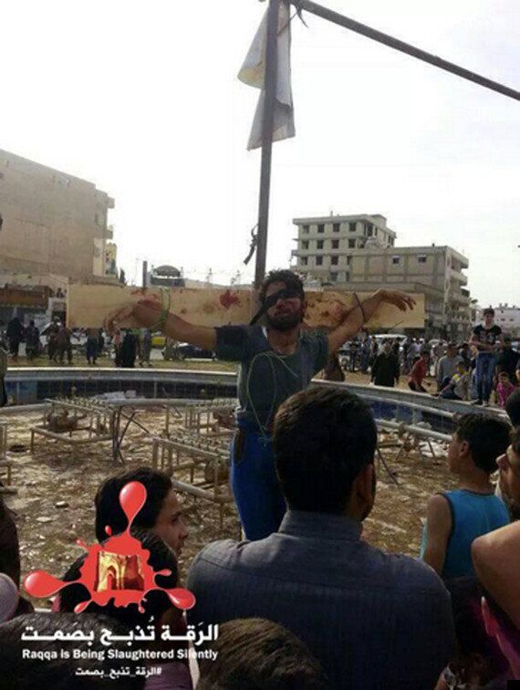 Islamist Extremists From ISIS 'Crucify Two Men In Syria' (GRAPHIC