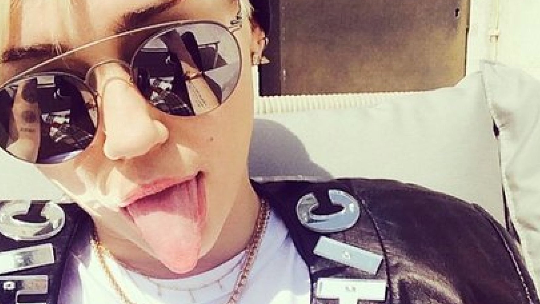 Miley Cyrus Lands In UK Ready For 'Bangerz Tour' European Leg, Starting