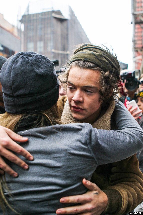 One Directions Harry Styles Rescues A Falling Fan In New York City 