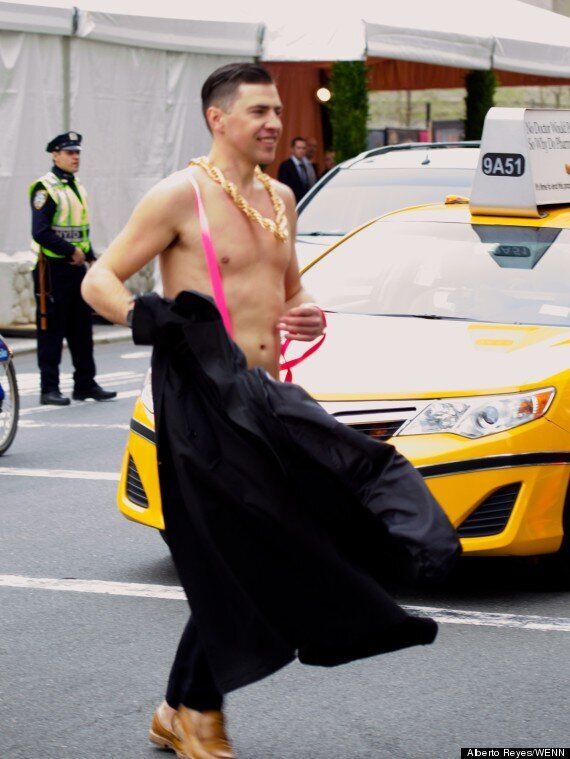 Met Ball 2014 Male Streaker Wearing Pink Mankini Crashes The Red 
