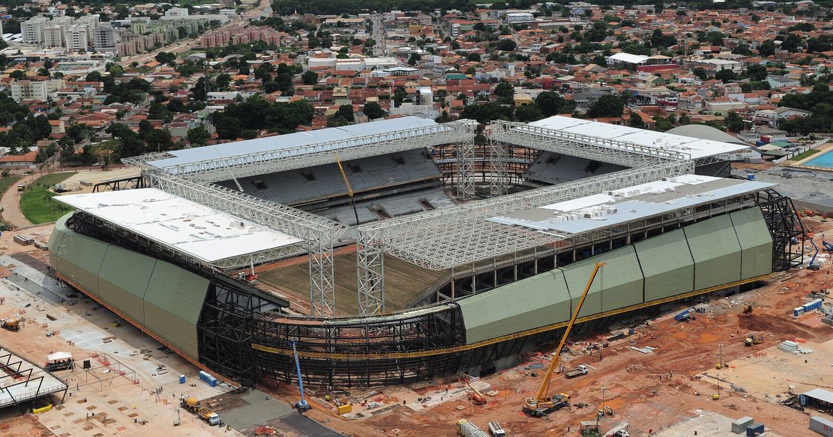 World Cup 2014: Eighth Brazilian Worker Killed At Stadium | HuffPost UK ...