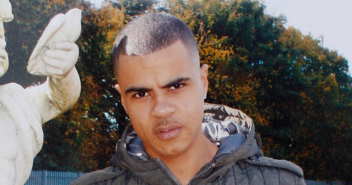 Mark Duggan Clutched Mobile Phone, Not Gun, Inquest Told HuffPost UK News
