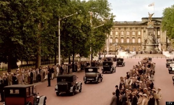 First Trailer Downton Abbey Gets Royal Outing In Christmas Special Video Huffpost Uk 