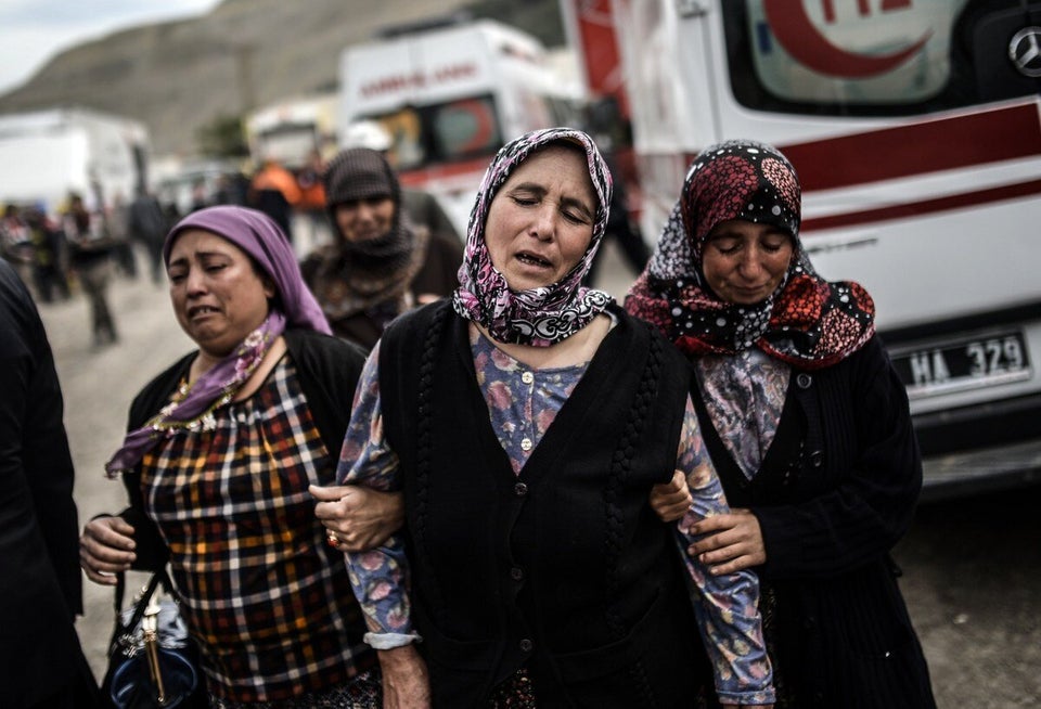 Turkey Coal Mine Disaster: 13 Heartbreaking Pictures Of Desperate ...