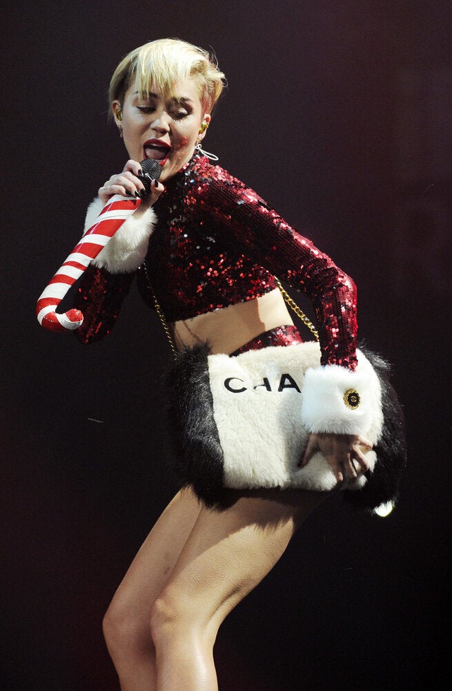 Miley Cyrus Twerks With Santa As She Gets Into The Festive Spirit Video Pictures Huffpost 0412