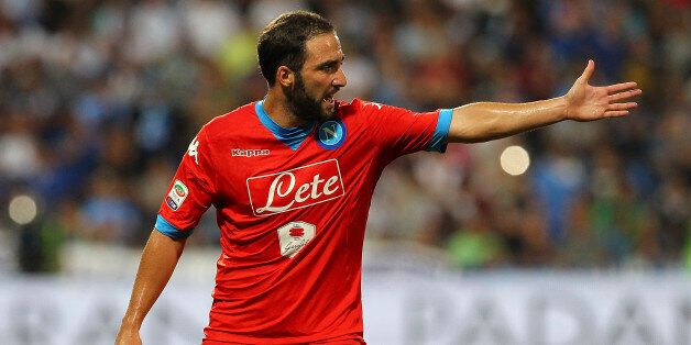 REGGIO NELL'EMILIA, ITALY - AUGUST 23: Gonzalo Higuain of SSC Napoli cgestures during the Serie A match between US Sassuolo Calcio and SSC Napoli at Mapei Stadium - Citta del Tricolore on August 23, 2015 in Reggio nell'Emilia, Italy. (Photo by Marco Luzzani/Getty Images)