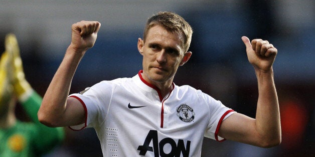 Manchester United's Scottish midfielder Darren Fletcher (R) gestures to the crowd at the end of the English Premier League football match between Aston Villa and Manchester United at Villa Park in Birmingham on December 15, 2013. Manchester United won 3-0. AFP PHOTO/ADRIAN DENNIS - RESTRICTED TO EDITORIAL USE. NO USE WITH UNAUTHORIZED AUDIO, VIDEO, DATA, FIXTURE LISTS, CLUB/LEAGUE LOGOS OR LIVE SERVICES. ONLINE IN-MATCH USE LIMITED TO 45 IMAGES, NO VIDEO EMULATION. NO USE IN BETTING, GAMES OR