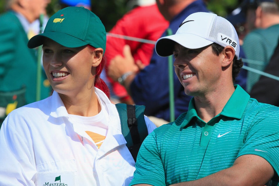 Masters 2014: Caroline Wozniacki Caddies For Rory McIlroy At Augusta ...