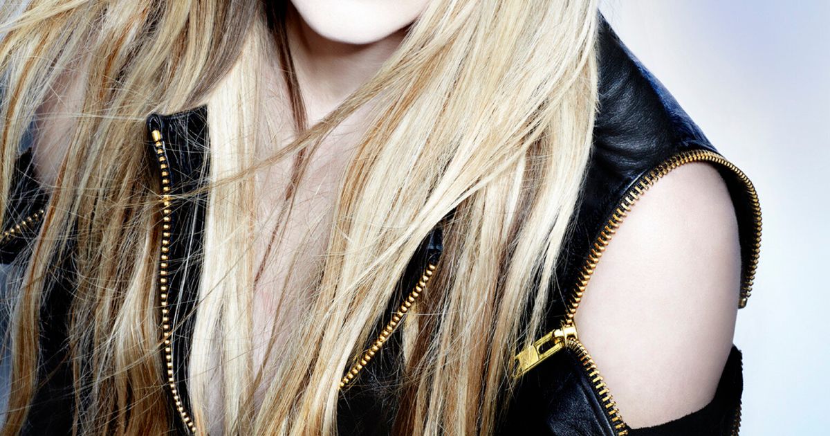 Avril Lavigne Tells HuffPostUK Why Album Number Five Is 'A Huge Event
