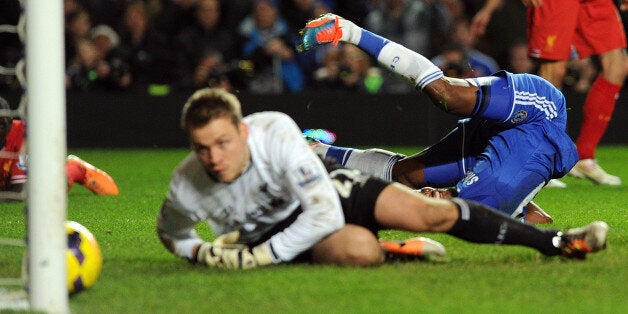 LONDON, ENGLAND - DECEMBER 29: (THE SUN OUT, THE SUN ON SUNDAY OUT) Samuel Eto'o of Chelsea scores the second during Baclays Premier Leauge match between Chelsea and Liverpool at Stamford Bridge on December 29, 2013 in London, England. (Photo by John Powell/Liverpool FC via Getty Images)