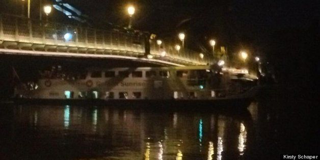 Tweet of the boat incorrectly reported as stuck under the Hammersmith Bridge