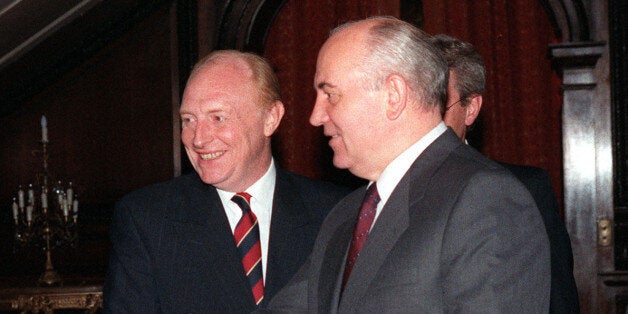 PA NEWS PHOTO 19/7/91 LABOUR LEADER NEIL KINNOCK INTRODUCES SOVIET LEADER MIKHAIL GORBACHEV TO GERARD KAUFMAN, LABOUR FOREIGN AFFAIRS SPOKESMAN AT THE SOVIET EMBASSY IN LONDON