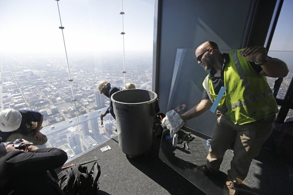 Repairs to Chicago's Skydeck Ledge
