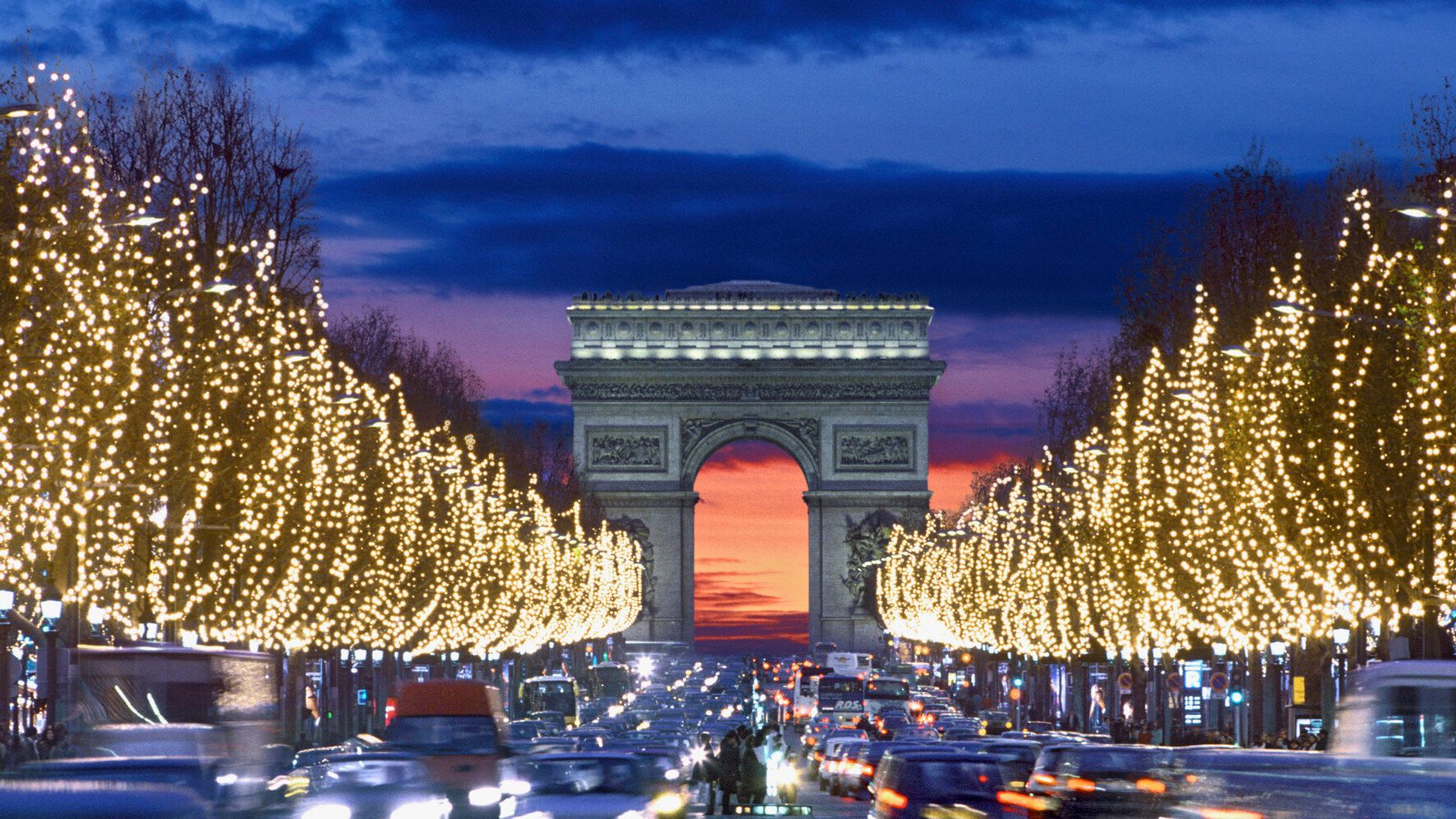 Елисейские поля Парижа новый год