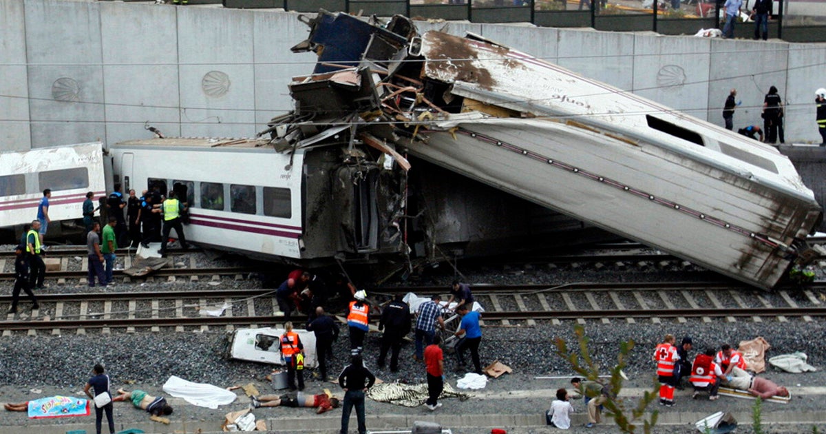 Spanish Train Crash At Least 80 People Killed In Derailment (GRAPHIC