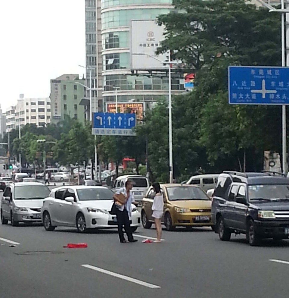 Couple Strip Naked During Row In Busy Traffic